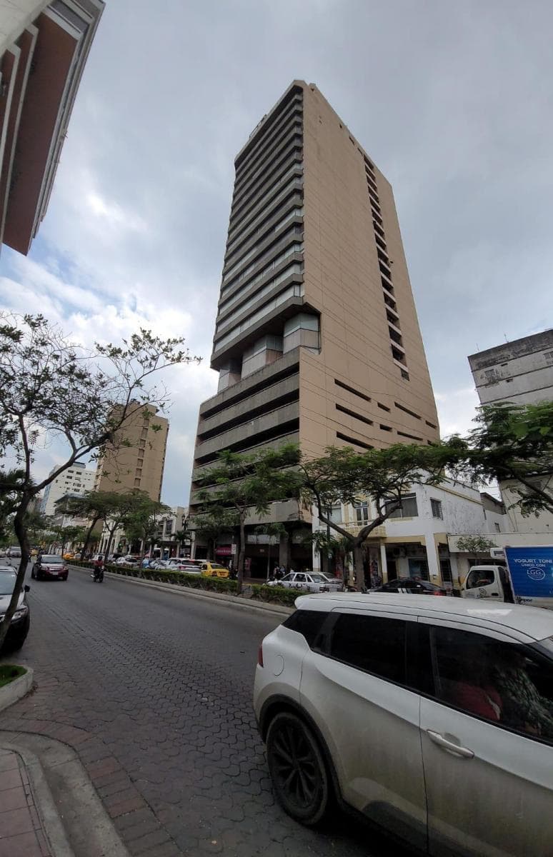 En Venta Oficina #2 Edificio Finasur - Av 9 de Octubre - Mae. Recalde, Guayas — imagen 10