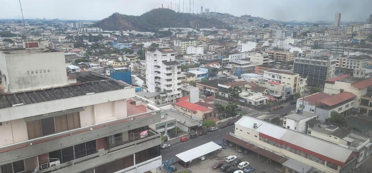 En Venta Oficina #2 Edificio Finasur - Av 9 de Octubre - Mae. Recalde, Guayas — imagen 8