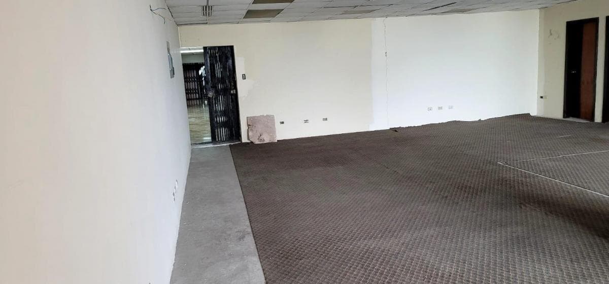 En Venta Oficina #2 Edificio Finasur - Av 9 de Octubre - Mae. Recalde, Guayas — imagen 4