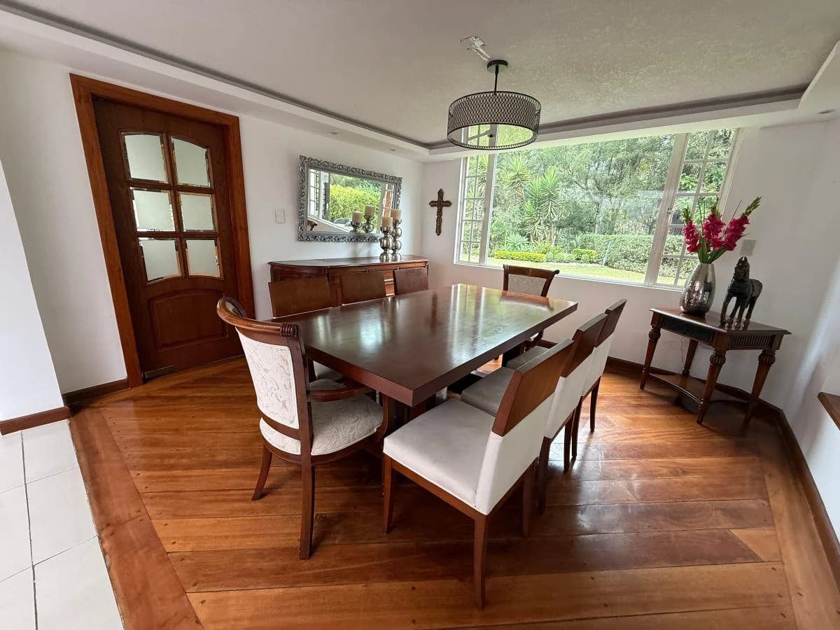 Casa Hermosa 5 Dorm. en Venta, Jardín Precioso — imagen 4