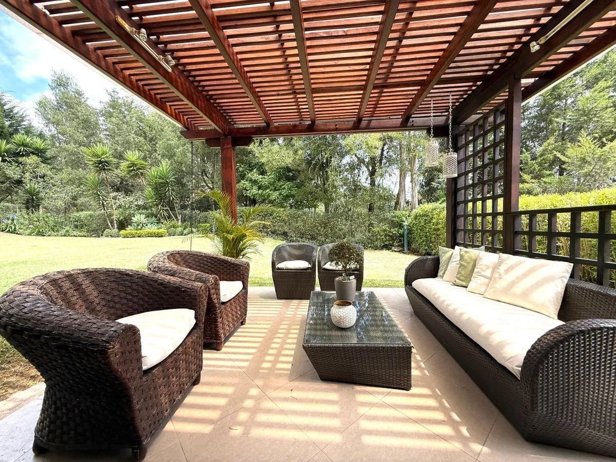 Casa Hermosa 5 Dorm. en Venta, Jardín Precioso — imagen 2