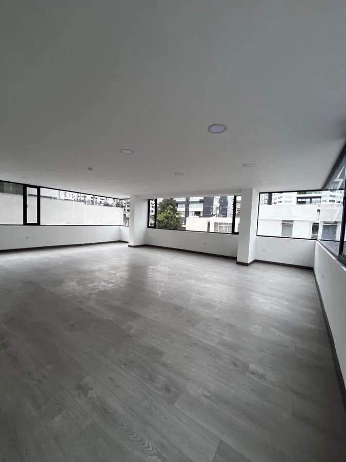 Oficina de Venta en El Sector La Carolina, La Shyris — imagen 4