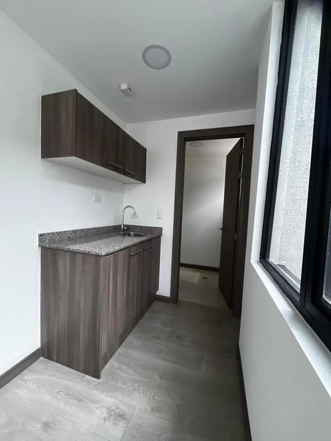 Oficina de Venta en El Sector La Carolina, La Shyris — imagen 2