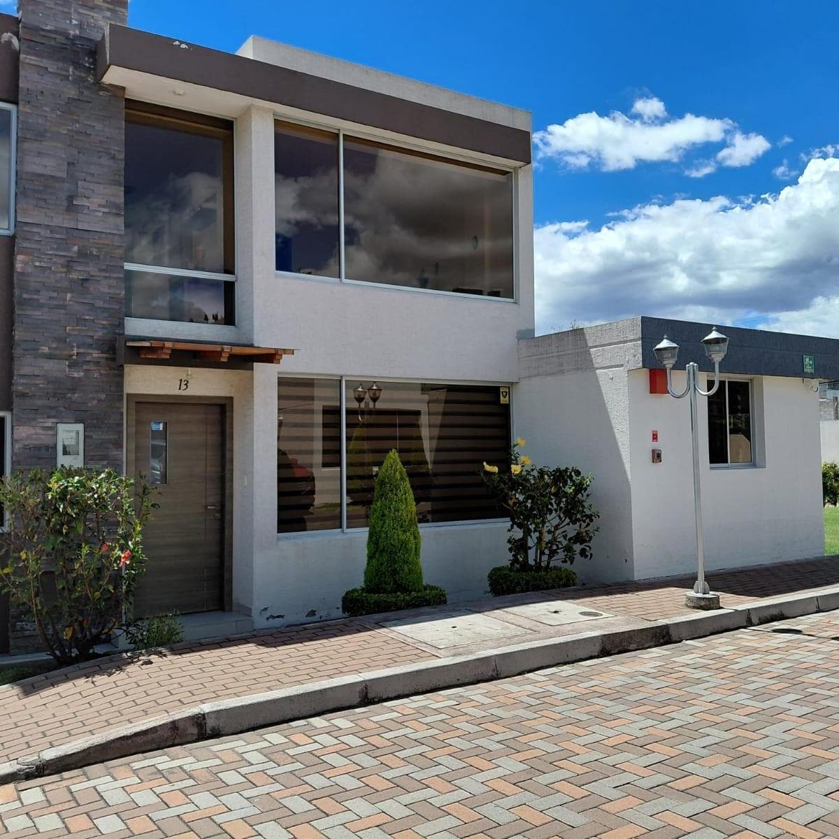 Linda y Funcional Casa Dentro de Conjunto Cerca a Vías Principales, Tumbaco Pr — imagen 1