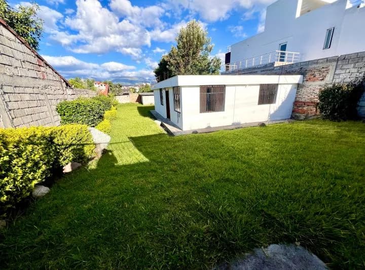 Casa en Venta Tumbaco con Amplio Terreno — imagen 1