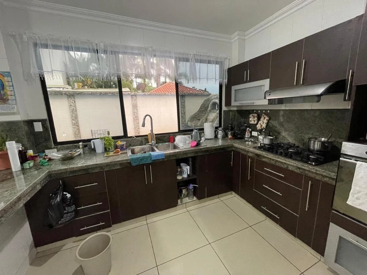 Casa con 5 Dorm. en Venta en Urb. Estancias del Río en Samborondón, 500 m² Terreno, Guayas — imagen 4