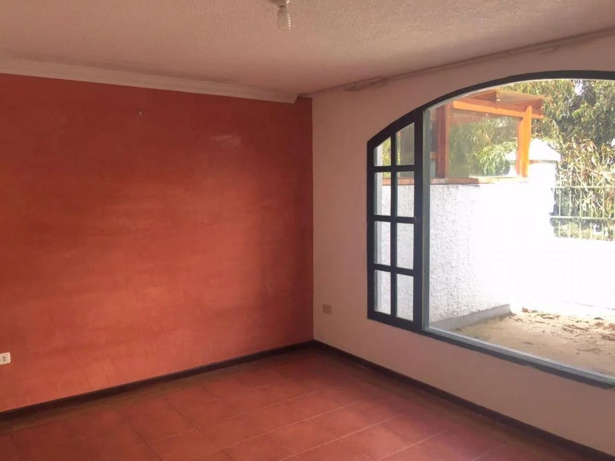 Vendo Casa Estilo Español 3 Dorm. y un Altillo Sector Ex Colegio Eintein Cerca de La Univ. Sek — imagen 4