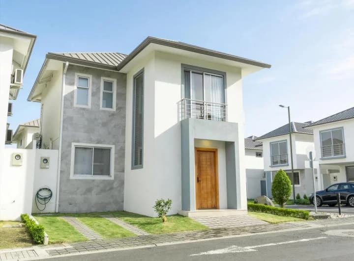Casa en Venta en La Aurora Vía a Daule, Urbanización Vistana, Guayas — imagen 1