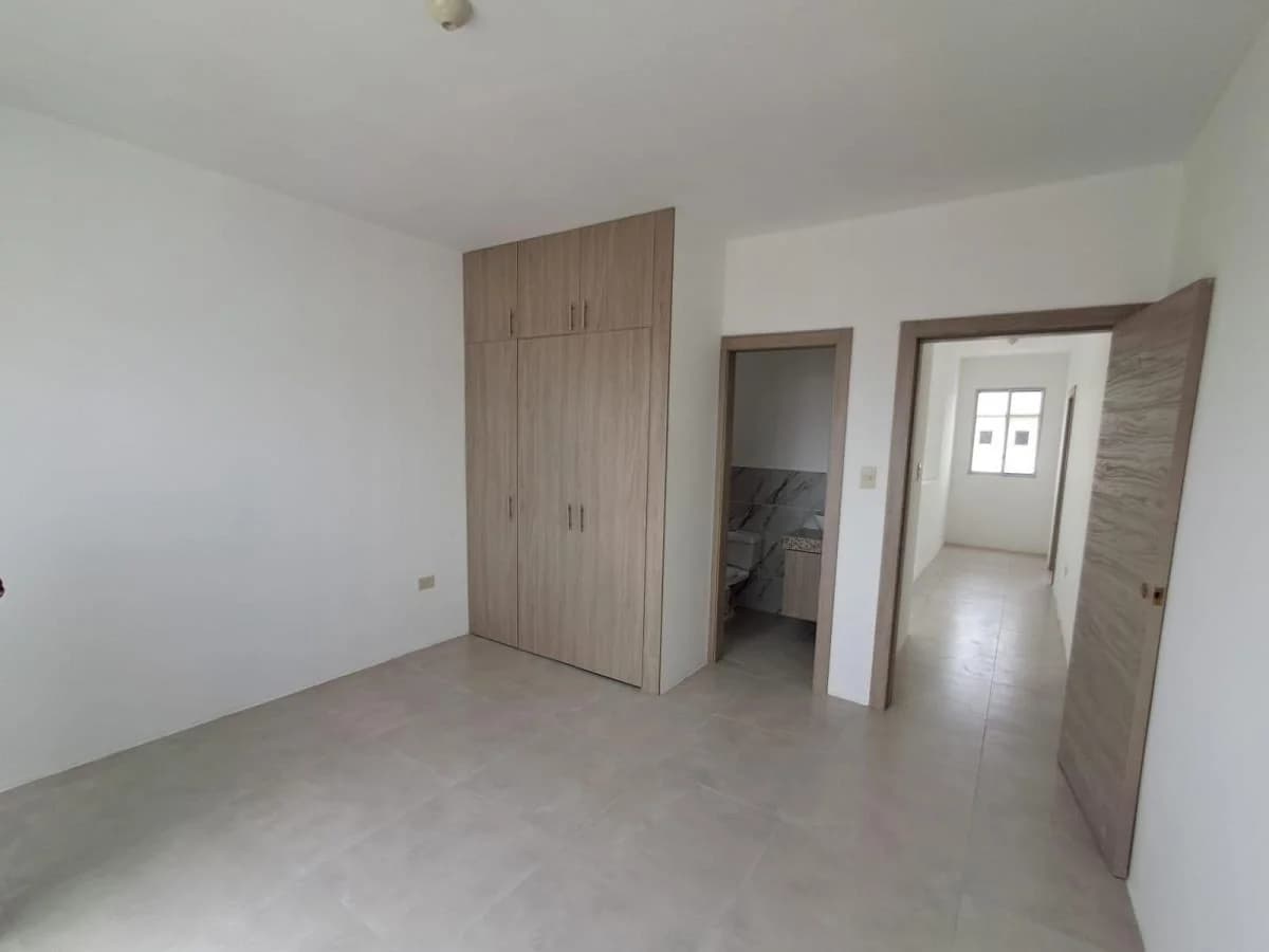 Venta de Casa en Urb. Mallorca Village/ Samborondon/aurora/vía Salitre Jpy, Guayas — imagen 5