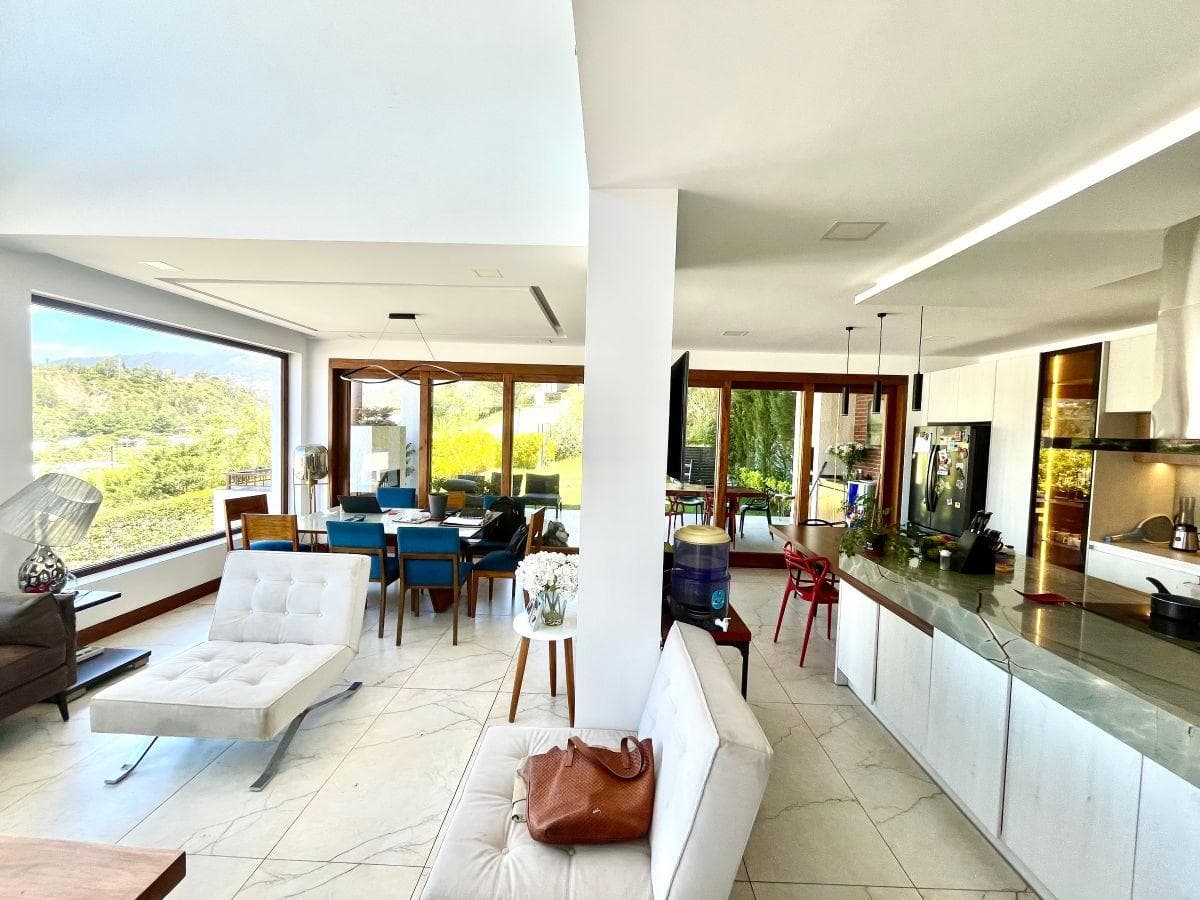 Cumbayá – Urbanización Parque Algarrobos | Vendo Exclusiva Casa de 350 m² con 5 Habitaciones — imagen 10