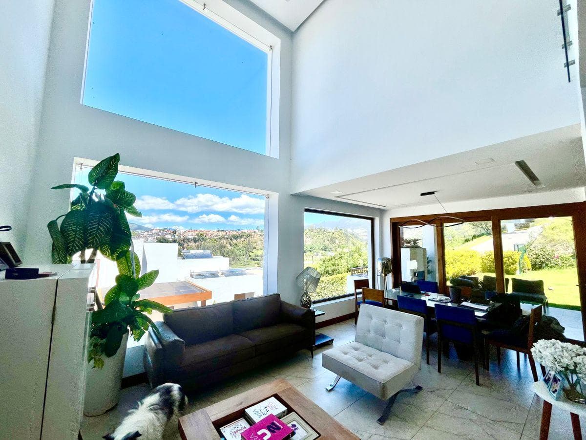 Cumbayá – Urbanización Parque Algarrobos | Vendo Exclusiva Casa de 350 m² con 5 Habitaciones — imagen 9
