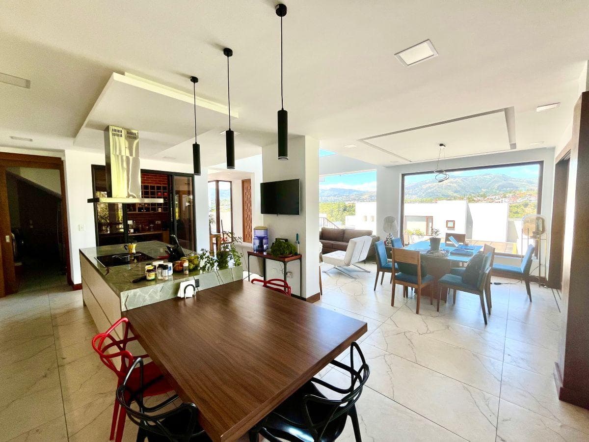 Cumbayá – Urbanización Parque Algarrobos | Vendo Exclusiva Casa de 350 m² con 5 Habitaciones — imagen 6