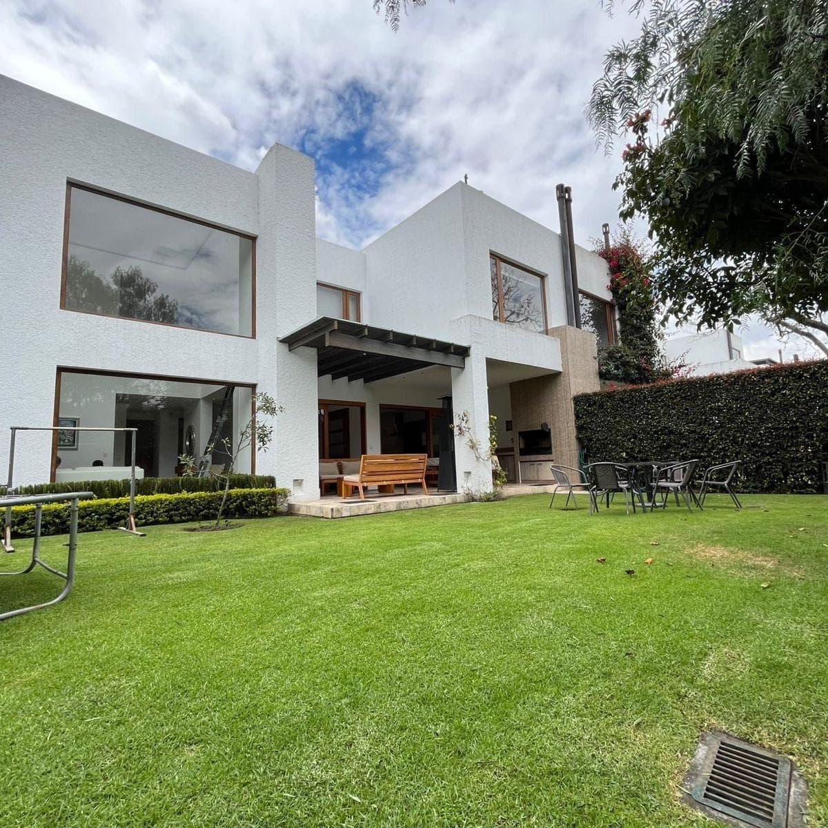 Linda Casa Dentro de Urbanización — imagen 1