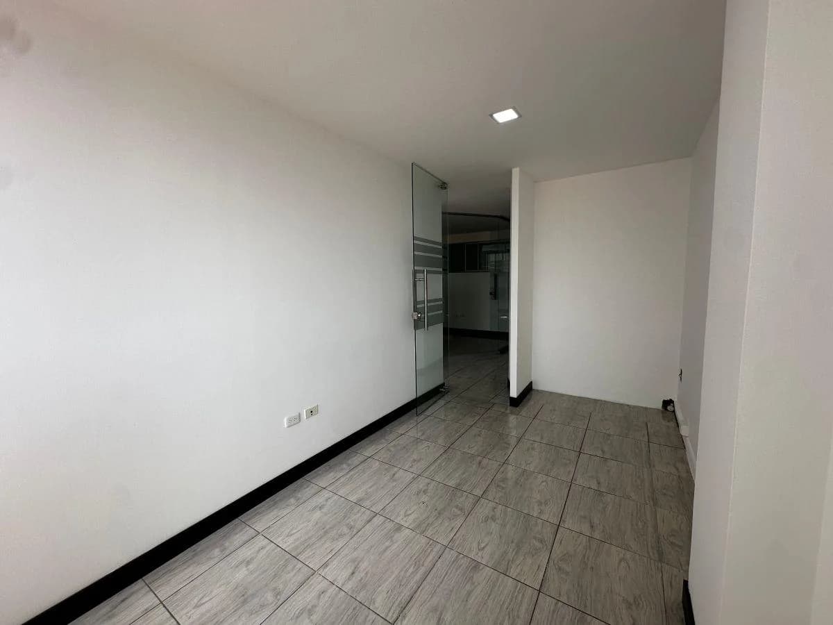 Se Vende o Arrienda Oficina Moderna Cerca a Usfq — imagen 5