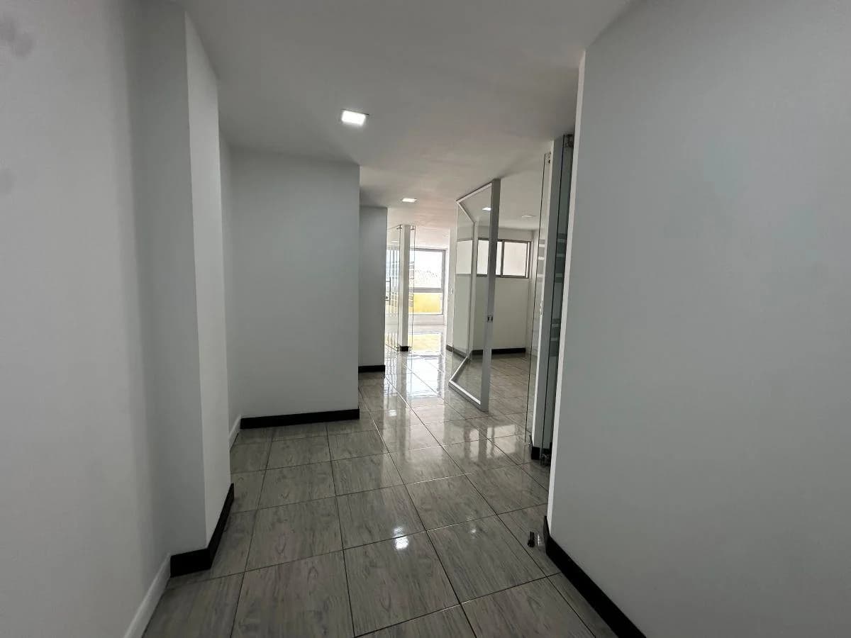 Se Vende o Arrienda Oficina Moderna Cerca a Usfq — imagen 3