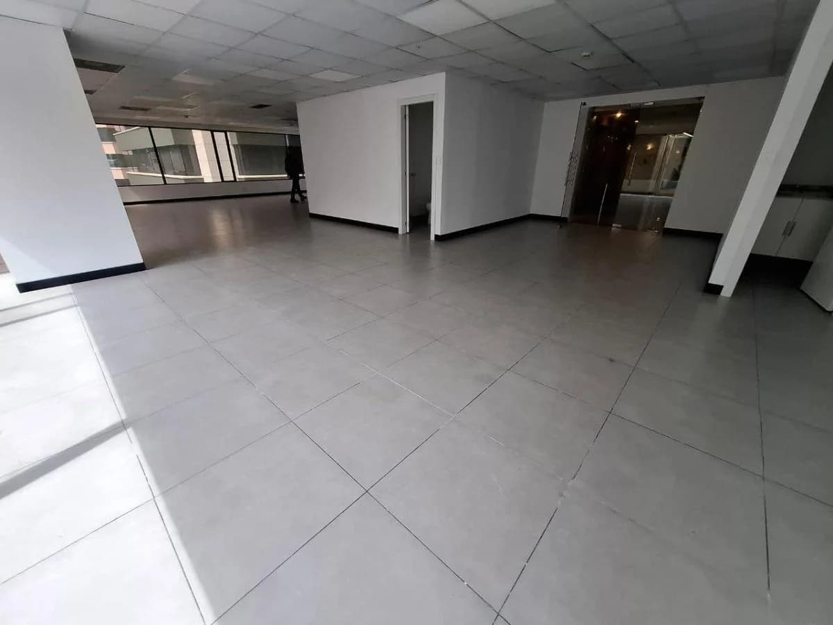 Rento/vendo Oficina en Edificio Corporativo - Sector Centro Norte — imagen 4
