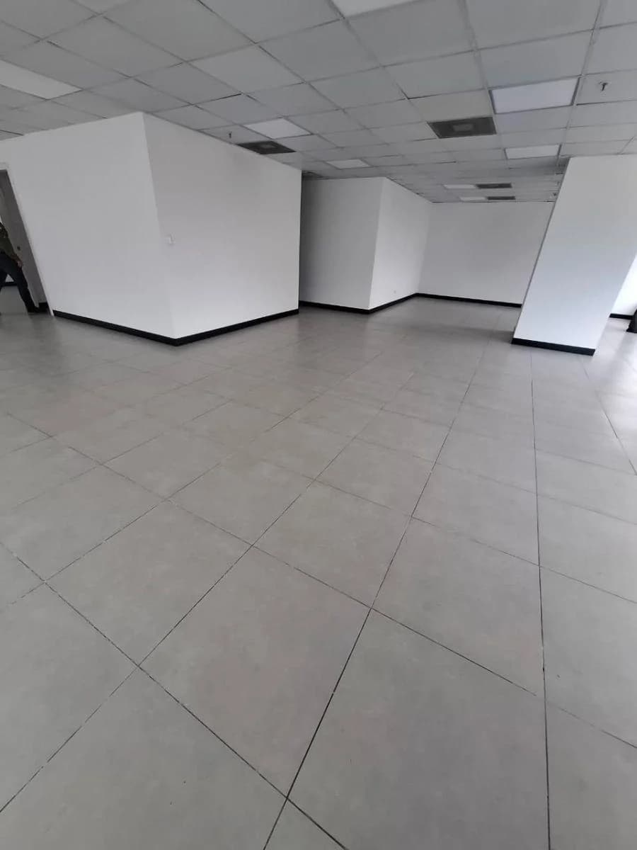 Rento/vendo Oficina en Edificio Corporativo - Sector Centro Norte — imagen 3