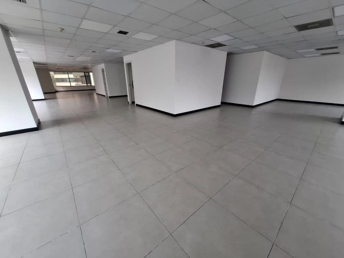 Rento/vendo Oficina en Edificio Corporativo - Sector Centro Norte — imagen 2