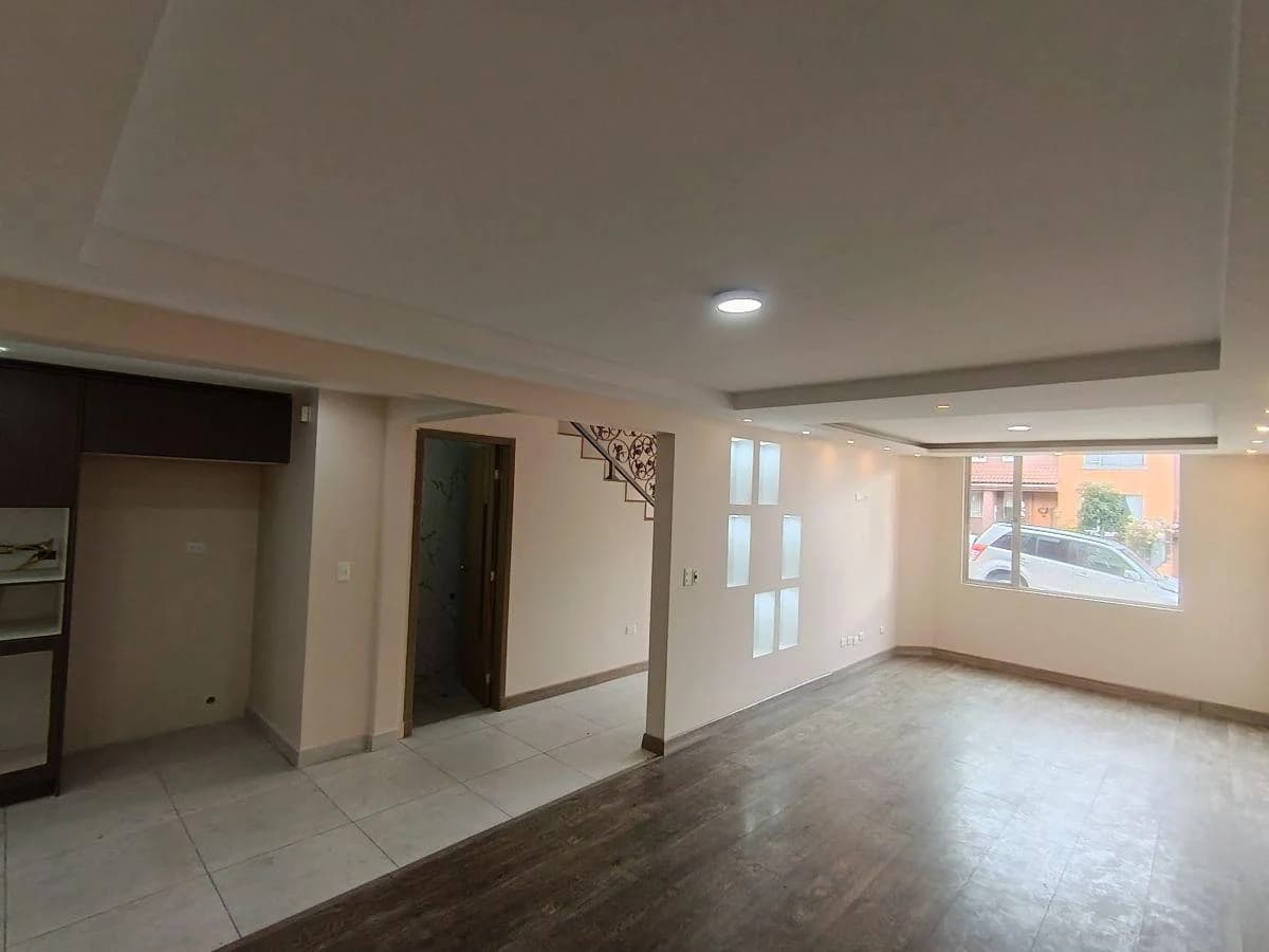 Se Vende Casa Remodelada en Ponceano con Piscina en El Norte de Quito — imagen 10