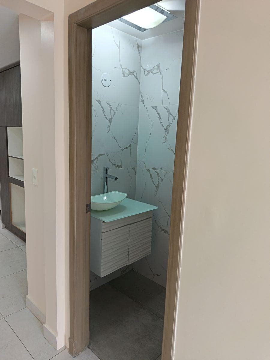 Se Vende Casa Remodelada en Ponceano con Piscina en El Norte de Quito — imagen 8