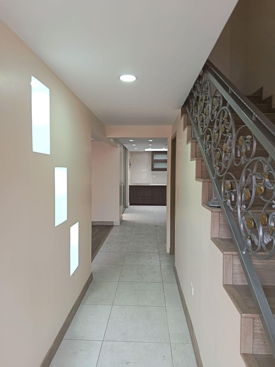 Se Vende Casa Remodelada en Ponceano con Piscina en El Norte de Quito — imagen 3