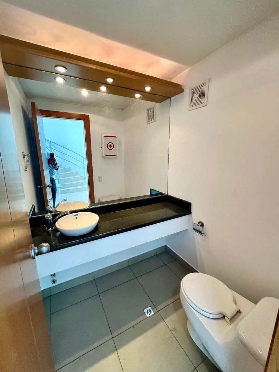 Cumbayá – Sector Parque de Cumbayá | Vendo Amplia Casa de 329 m² en Conjunto Privado con Jardín — imagen 3