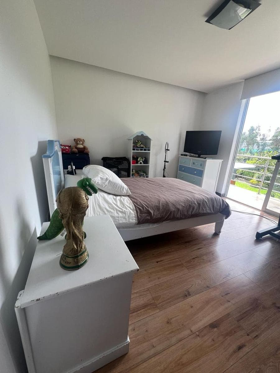 Amplia y Moderna Casa en Conjunto Privado – Cumbayá Cerca Al Potrero Pr — imagen 8