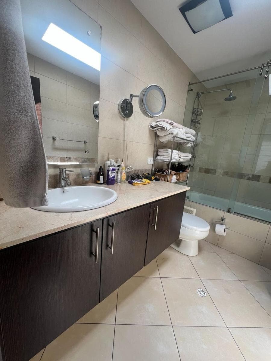 Amplia y Moderna Casa en Conjunto Privado – Cumbayá Cerca Al Potrero Pr — imagen 5