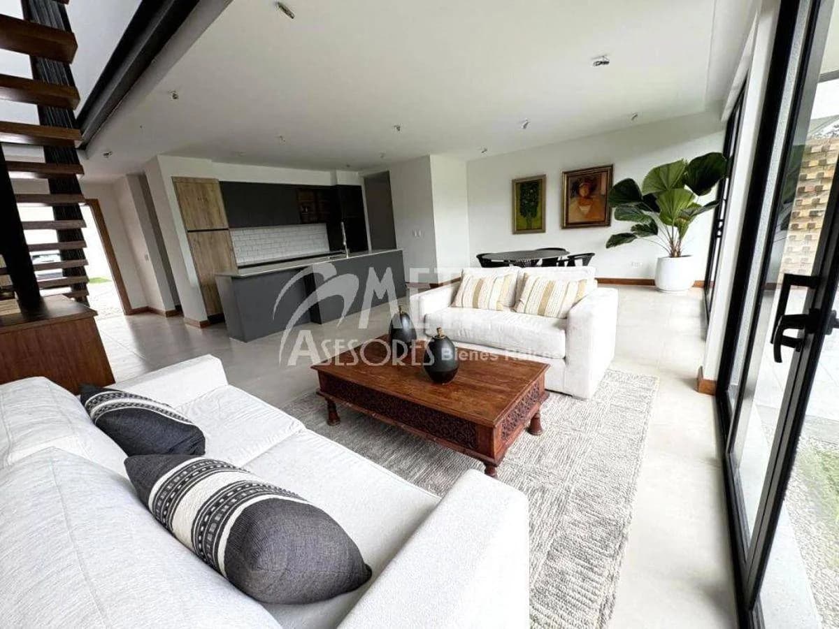 Casas por Estrenar de Venta en Santa Rosa - Tumbaco — imagen 3