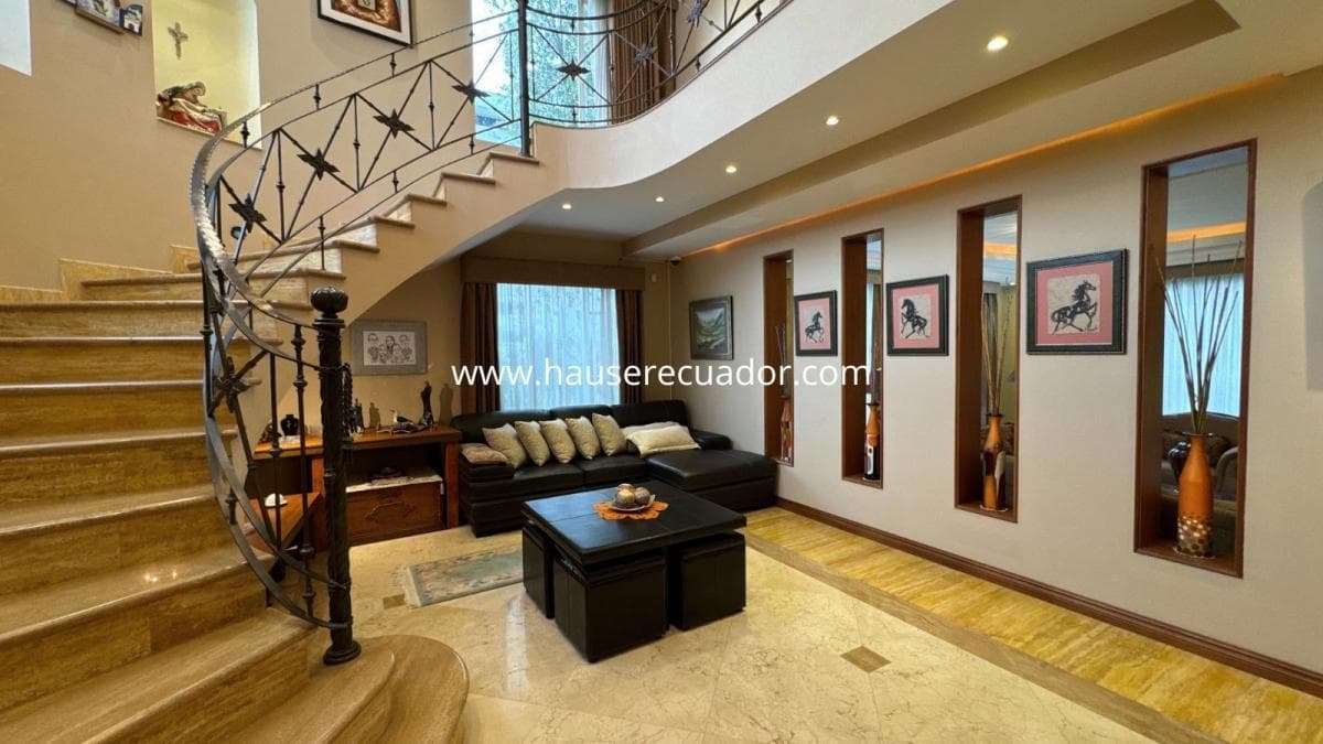 Casa en Venta 4 Habitaciones|1.250 m² Terreno| 740 m² Totales | Seguridad 24/7| con Plaza Comercial. Provincia de Pichincha — imagen 10