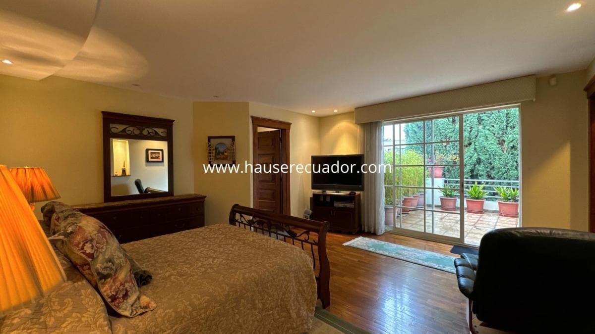 Casa en Venta 4 Habitaciones|1.250 m² Terreno| 740 m² Totales | Seguridad 24/7| con Plaza Comercial. Provincia de Pichincha — imagen 4