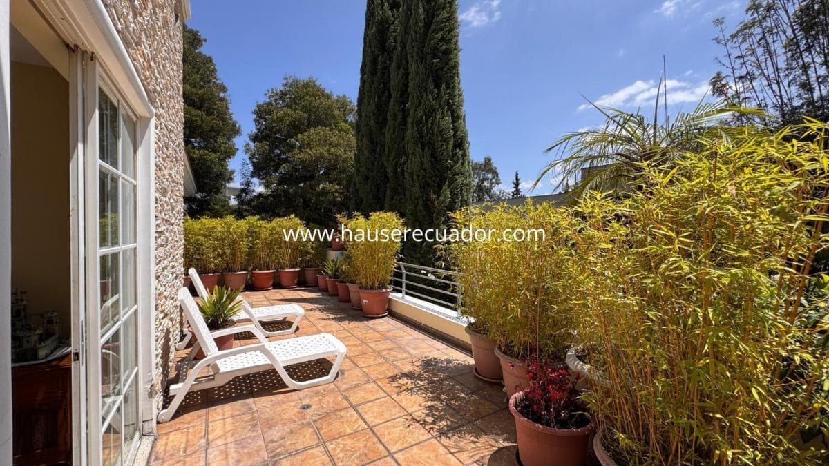 Casa en Venta 4 Habitaciones|1.250 m² Terreno| 740 m² Totales | Seguridad 24/7| con Plaza Comercial. Provincia de Pichincha — imagen 2