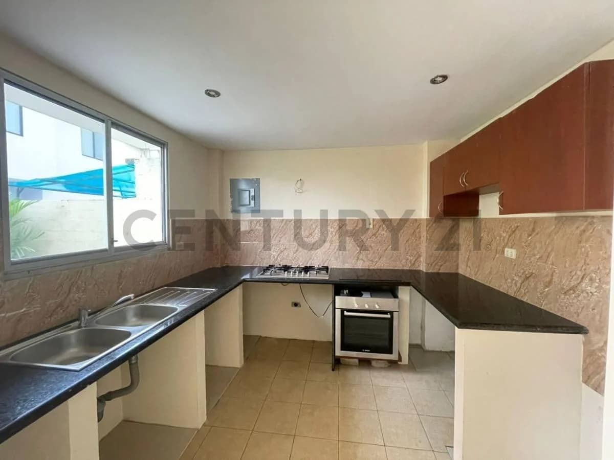 Venta de Casa en Urb Compostela, Norte de Daule, Via a Salitre, Guayas — imagen 5