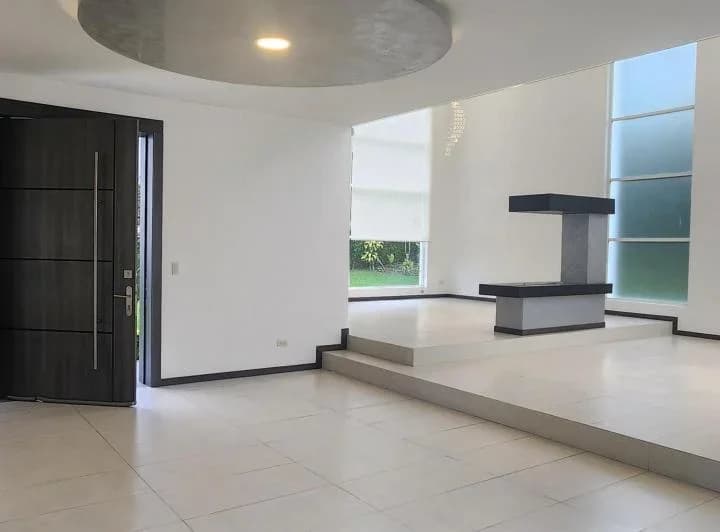 Hermosa Casa Moderna de Venta o Renta Urbanizacion Exclusiva Cumbaya por Ruta Viva — imagen 1