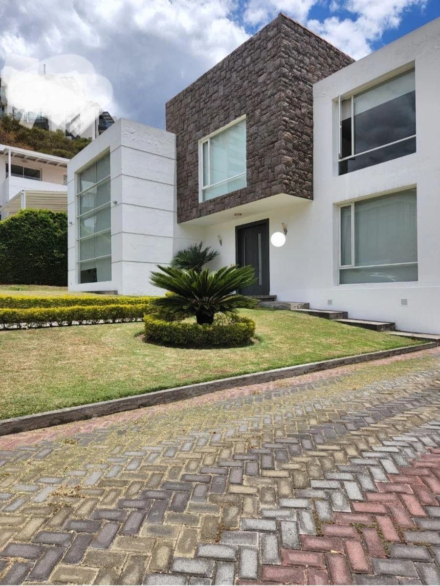 Hermosa Casa Moderna de Venta o Renta Urbanizacion Exclusiva Cumbaya por Ruta Viva — imagen 4
