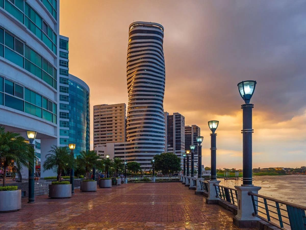Oficina en Venta en Edificio The Point, Puerto Santa Ana, Guayas — imagen 3