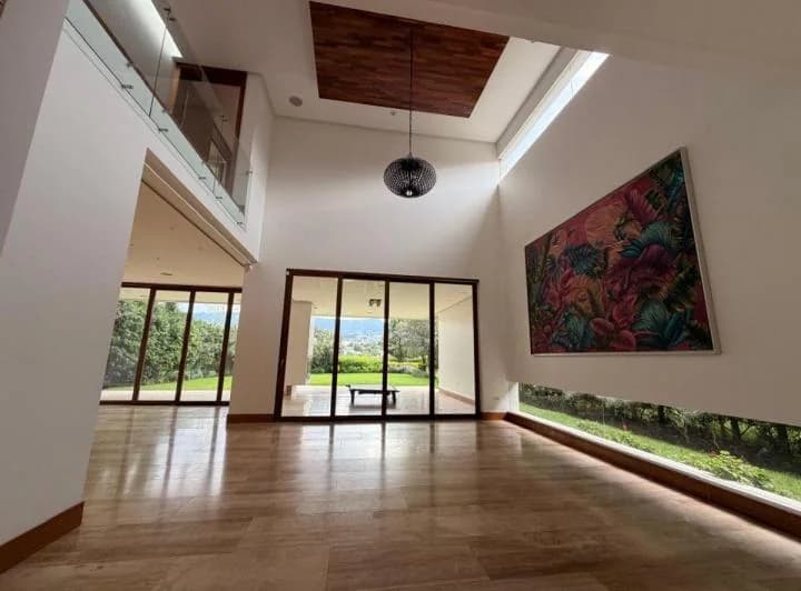 Casa de Lujo en Cumbayá – 997 m² de Terreno en Rivera de La Viña — imagen 1