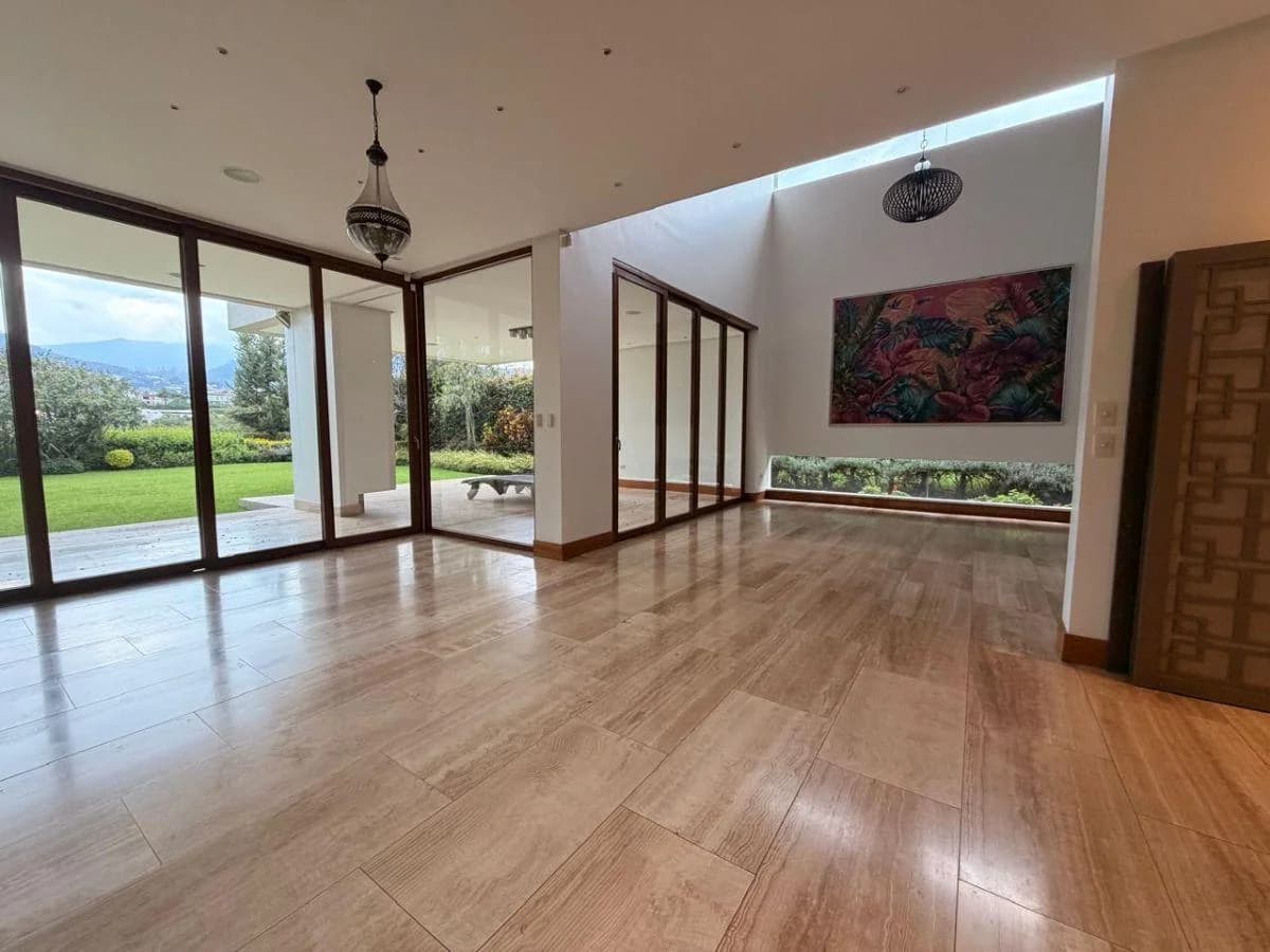 Casa de Lujo en Cumbayá – 997 m² de Terreno en Rivera de La Viña — imagen 5