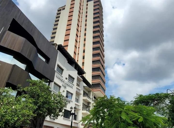 En Venta Oficinas en - Centro Norte de Guayaquil - Mae. Recalde, Guayas — imagen 1