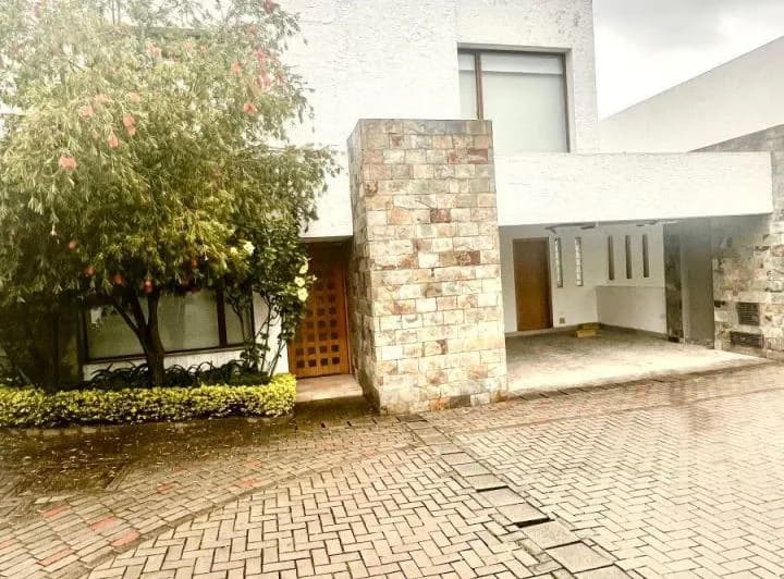 Excelente Casa de Venta Estilo - Londoño - Seguridad — imagen 1