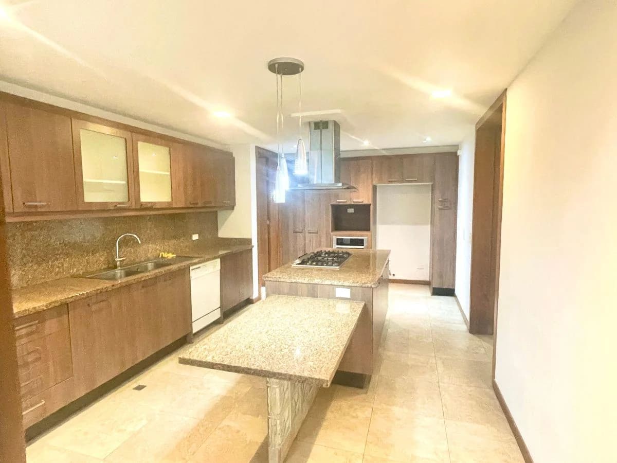 Excelente Casa de Venta Estilo - Londoño - Seguridad — imagen 2