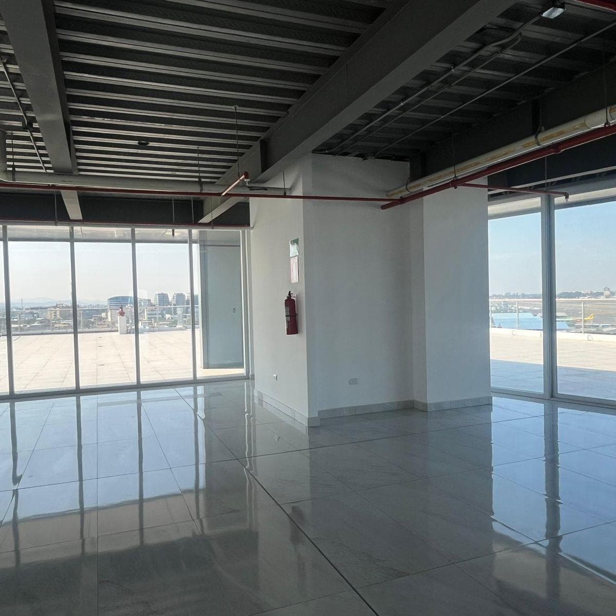 En Venta Oficina 262 m² - Moderno Edificio Corporativo - Av Las Américas - Guayaquil, Guayas — imagen 1