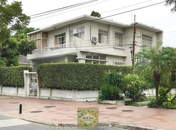 Urdesa Central: Frente Al Supermaxi, Guayas — imagen 1