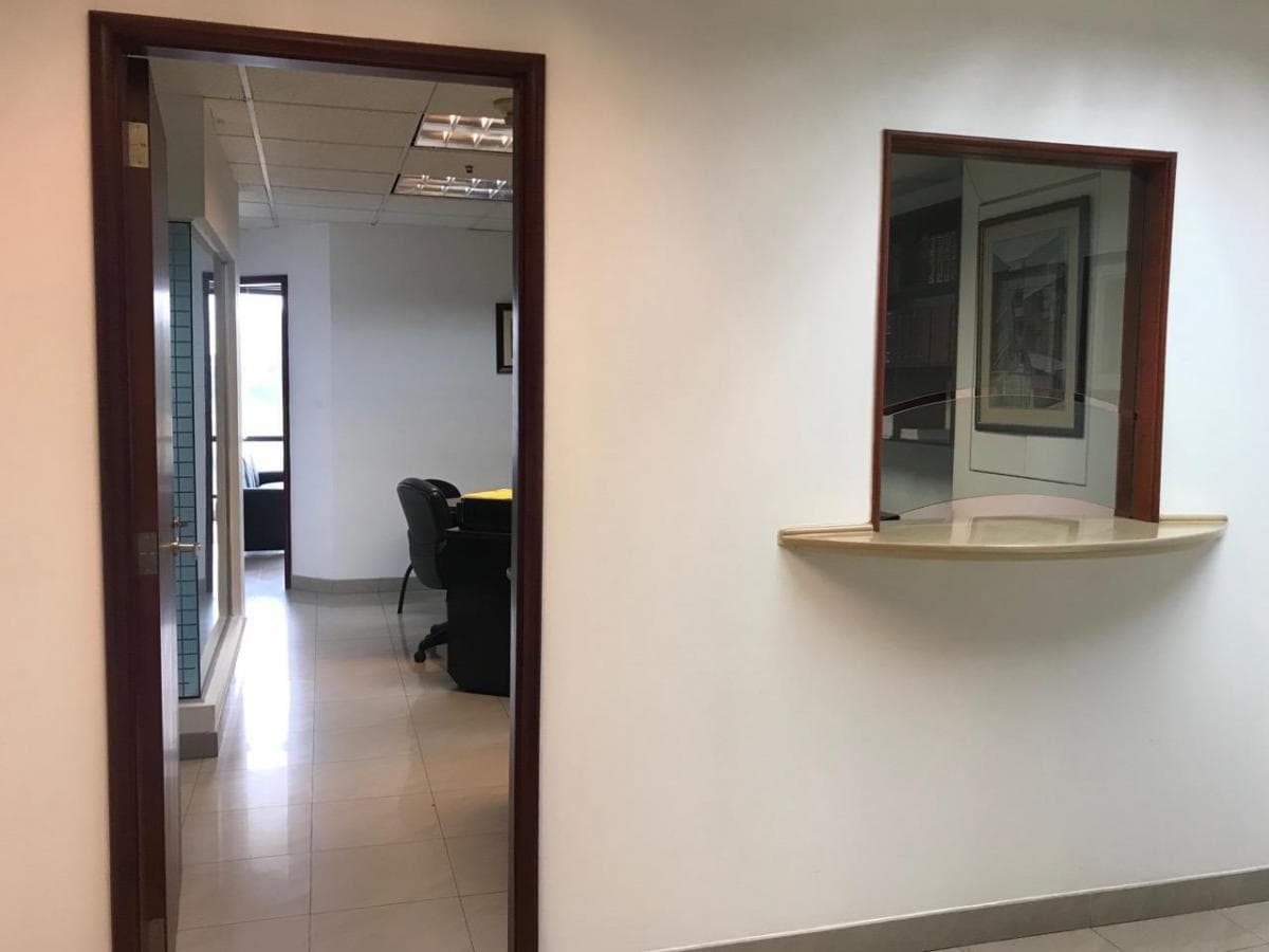 Atencion Estudios Juridicos. Oficina en Venta de Oportunidad World Trade Center, Guayas — imagen 2