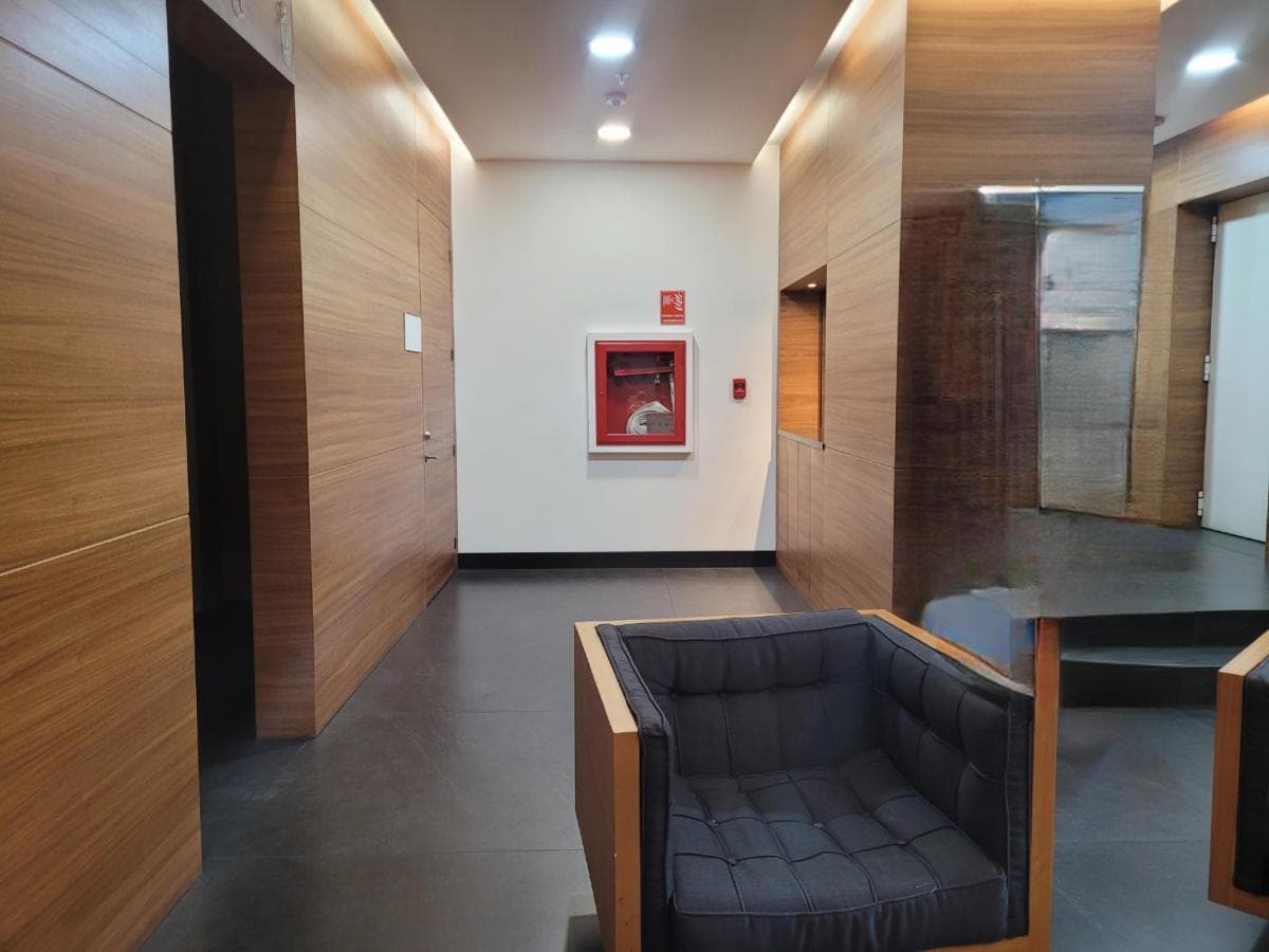 Oficina en Venta Amoblada, Sector La Carolina — imagen 8