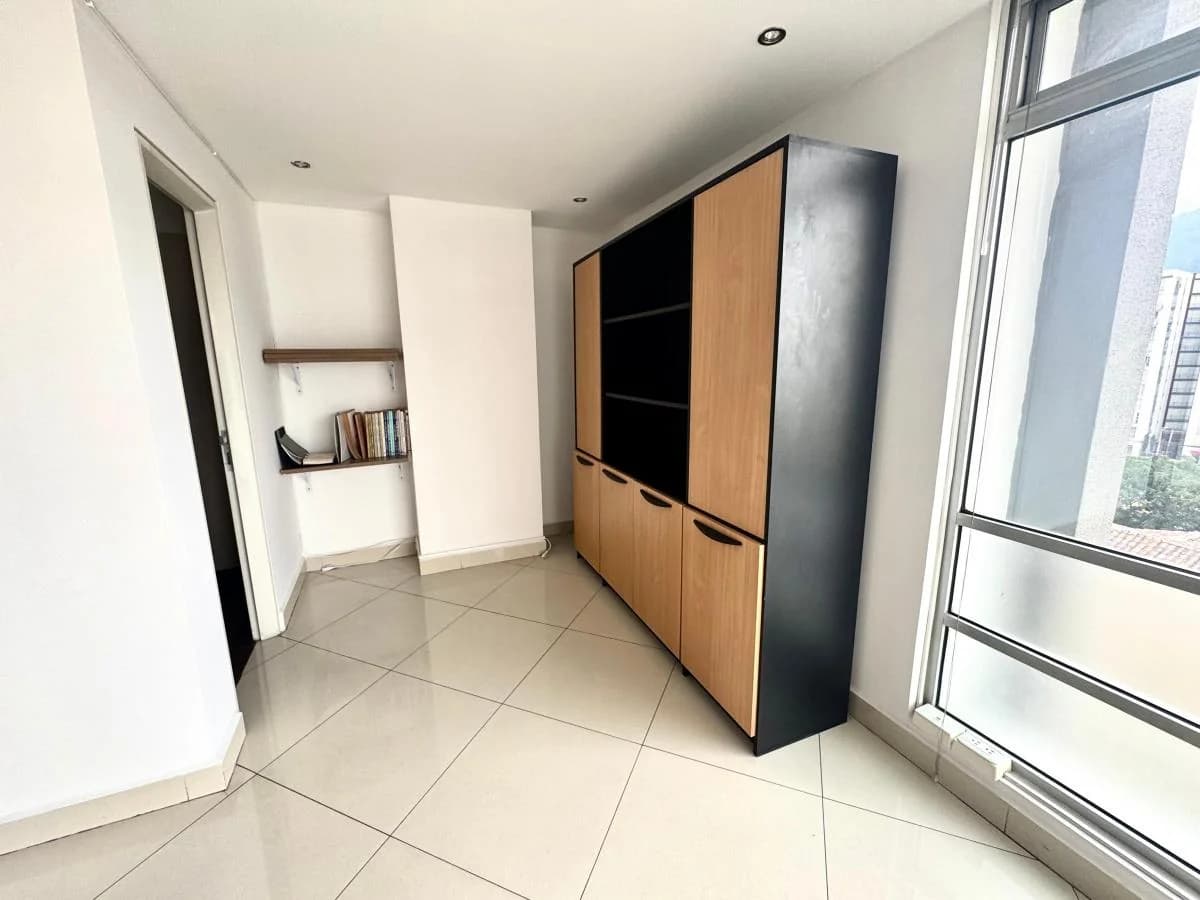 Oficina de Venta Veintimilla 79 m $85.000 — imagen 2