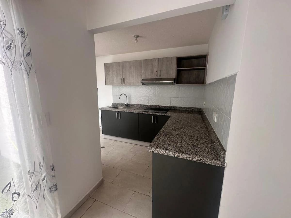 Hermosa Casa en Venta en Conocoto – Conjunto con Áreas Completas — imagen 3
