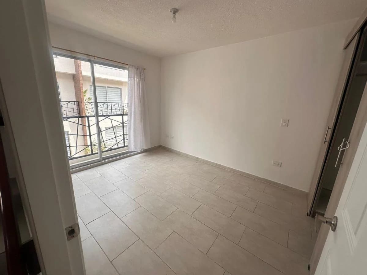 Hermosa Casa en Venta en Conocoto – Conjunto con Áreas Completas — imagen 2