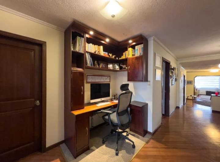 Oficina Comercial de 260 m² en Venta en El Batán — imagen 1