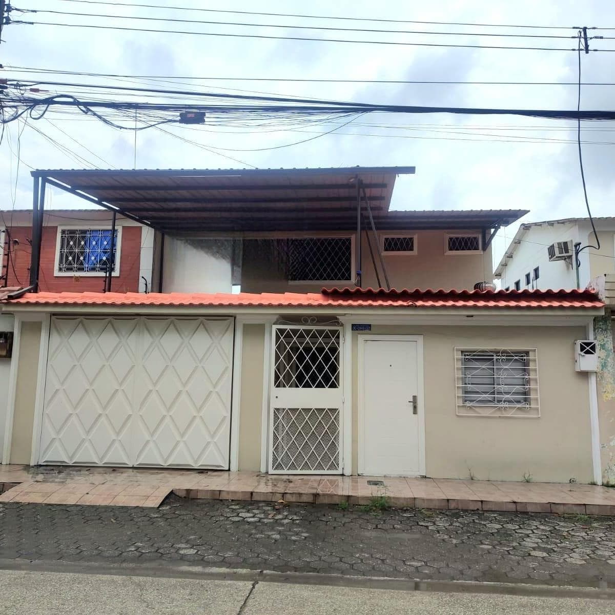 Casa de Venta en Samanes 6, 4 Dorm., Parqueo Cerrado. Guayas — imagen 1